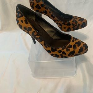 Cheetah print Banana Republic shoes. Size 7 1/2